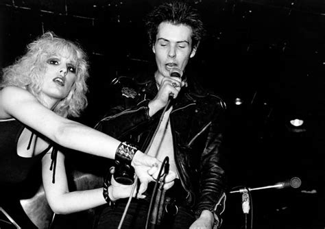 sid and nancy dating